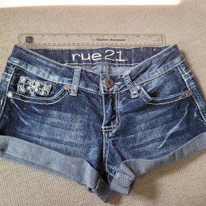 Rue 21 size 1/2 denim shorts lace embellishment